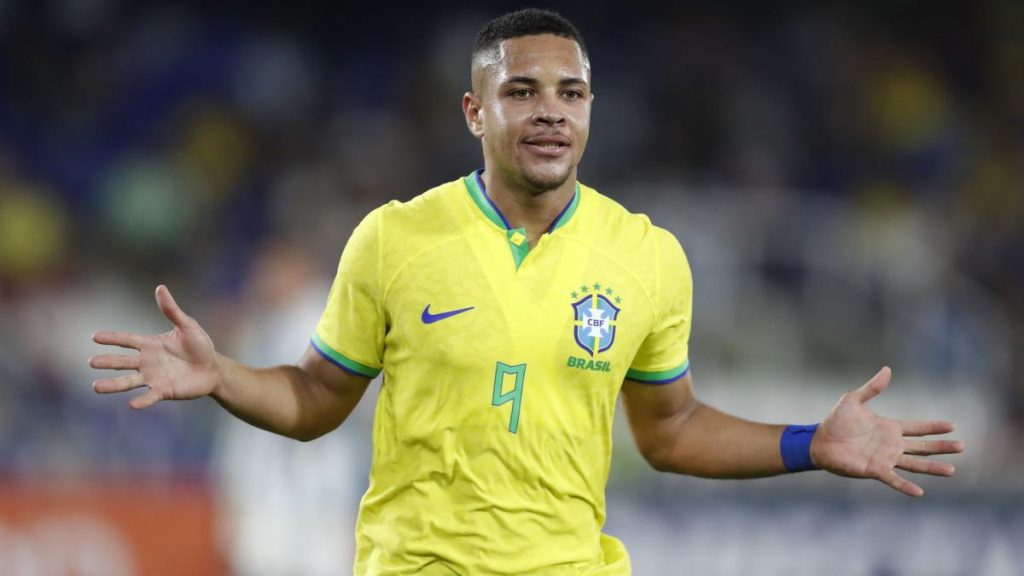 Vitor Roque
