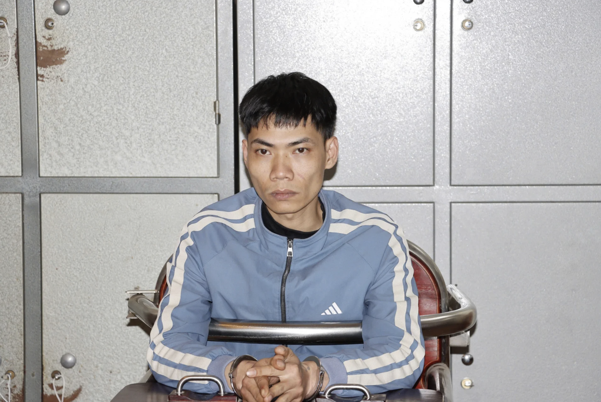 Vũ Văn Tuấn có 3 tiền án, tiền sự nghiêm trọng: Trộm cắp tài sản (2008), cố ý gây thương tích (2010), gây rối trật tự công cộng (2020)